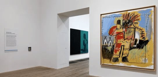 картина в офисе финансовой корпорации