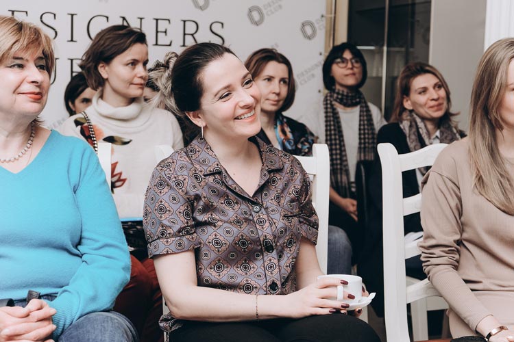 Наталья Хацела на лекции в DecoClub