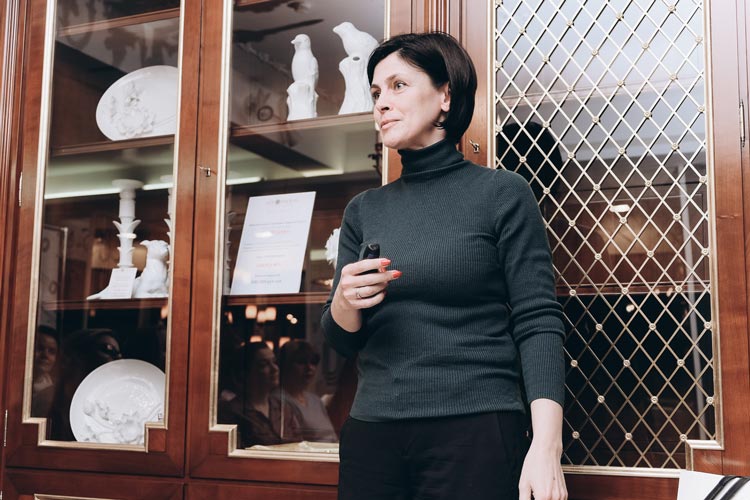 Наталья Хацела на лекции в DecoClub