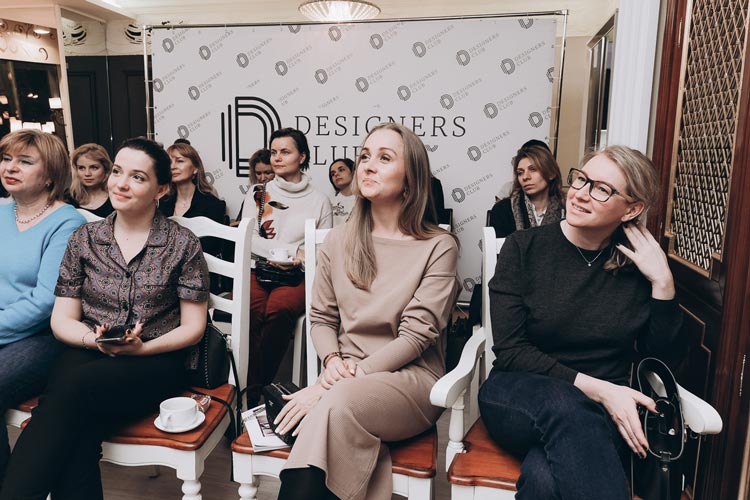 Наталья Хацела на лекции в DecoClub